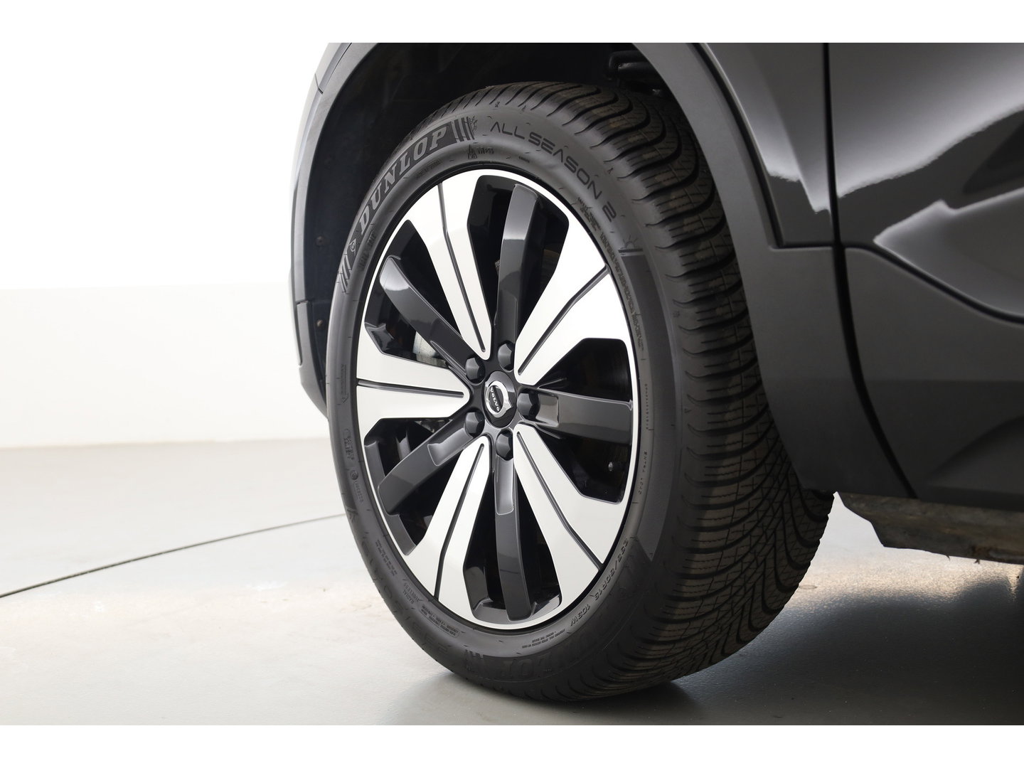 Volvo C40 Recharge Core 69 kWh | Trekhaak | Panorama dak | Stoel + stuurverwarming | Warmtepomp | all season |