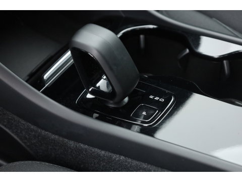 Volvo C40 Recharge Core 69 kWh | Trekhaak | Panorama dak | Stoel + stuurverwarming | Warmtepomp | all season |
