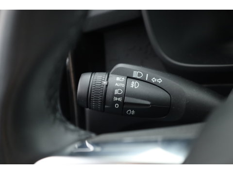 Volvo C40 Recharge Core 69 kWh | Trekhaak | Panorama dak | Stoel + stuurverwarming | Warmtepomp | all season |