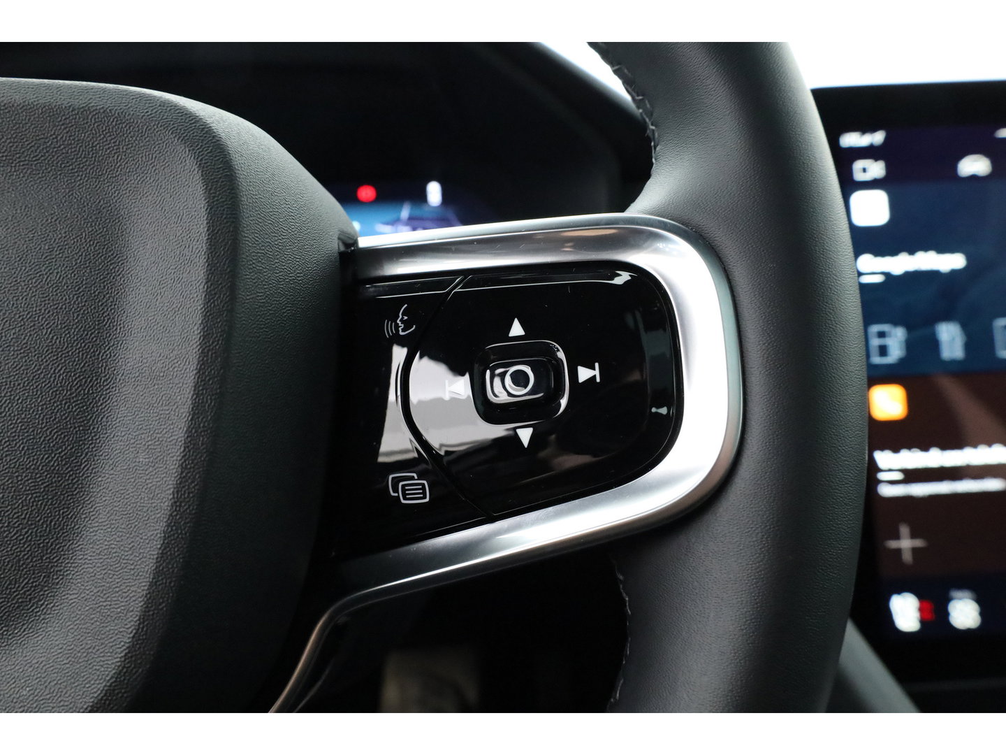 Polestar 2 Long Range Dual motor Plus 82 kWh | Stoelventilatie | Leer |  ACC | Blis | Pano | 360 Camera | Trekhaak | stoel 4 & stuur verwarming |
