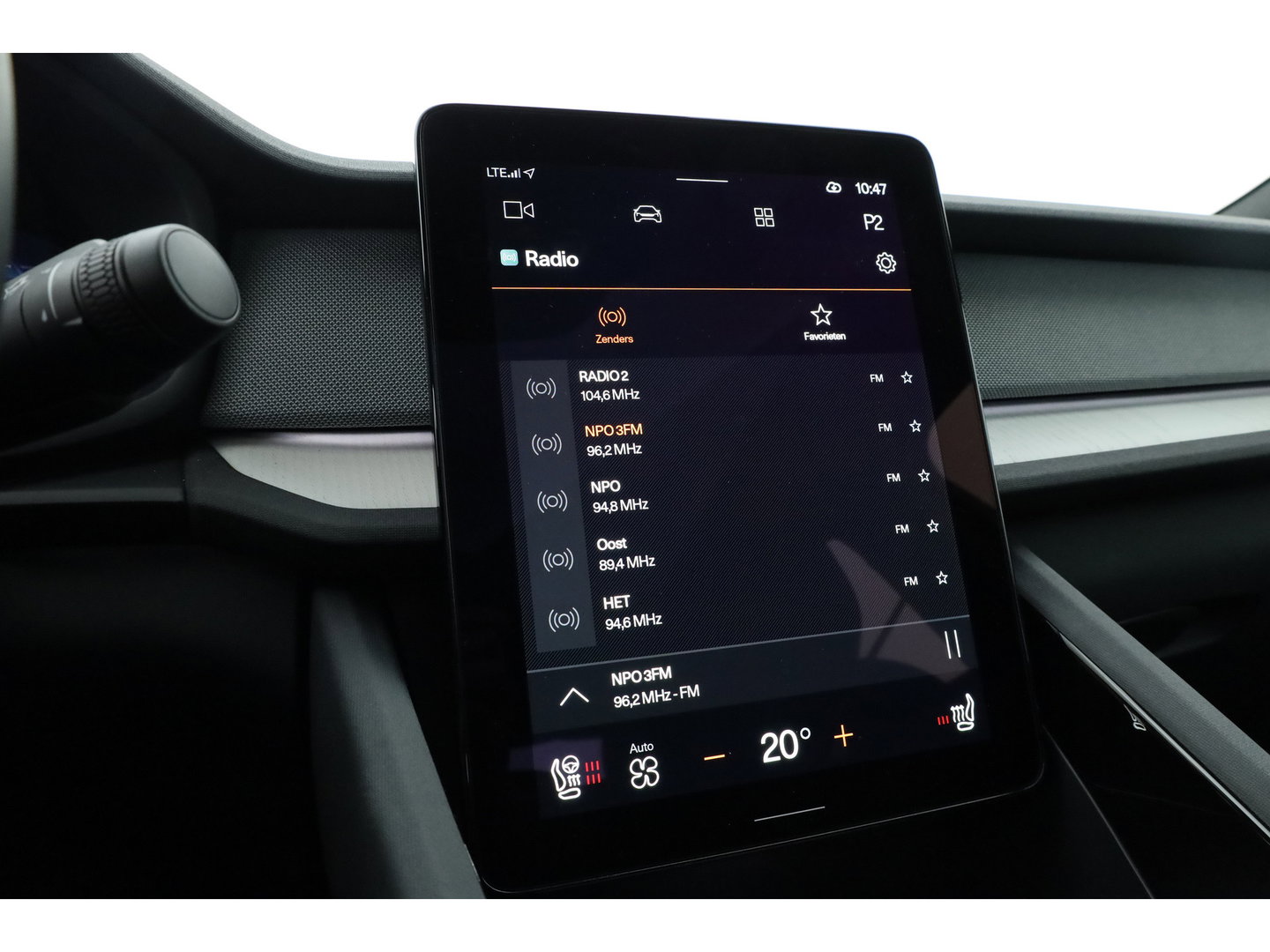 Polestar 2 Long Range Dual motor Plus 82 kWh | Stoelventilatie | Leer |  ACC | Blis | Pano | 360 Camera | Trekhaak | stoel 4 & stuur verwarming |