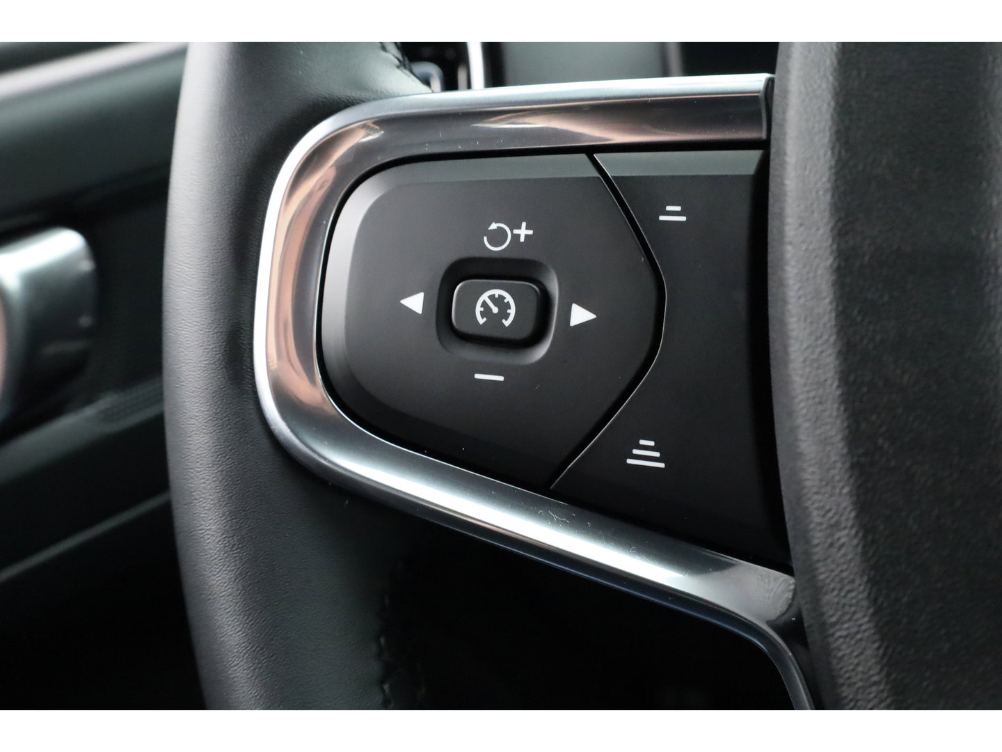 Volvo XC40 2.0 B3 Core | Prijs rijklaar | Facelift | achteruitrijcamera | Carplay |