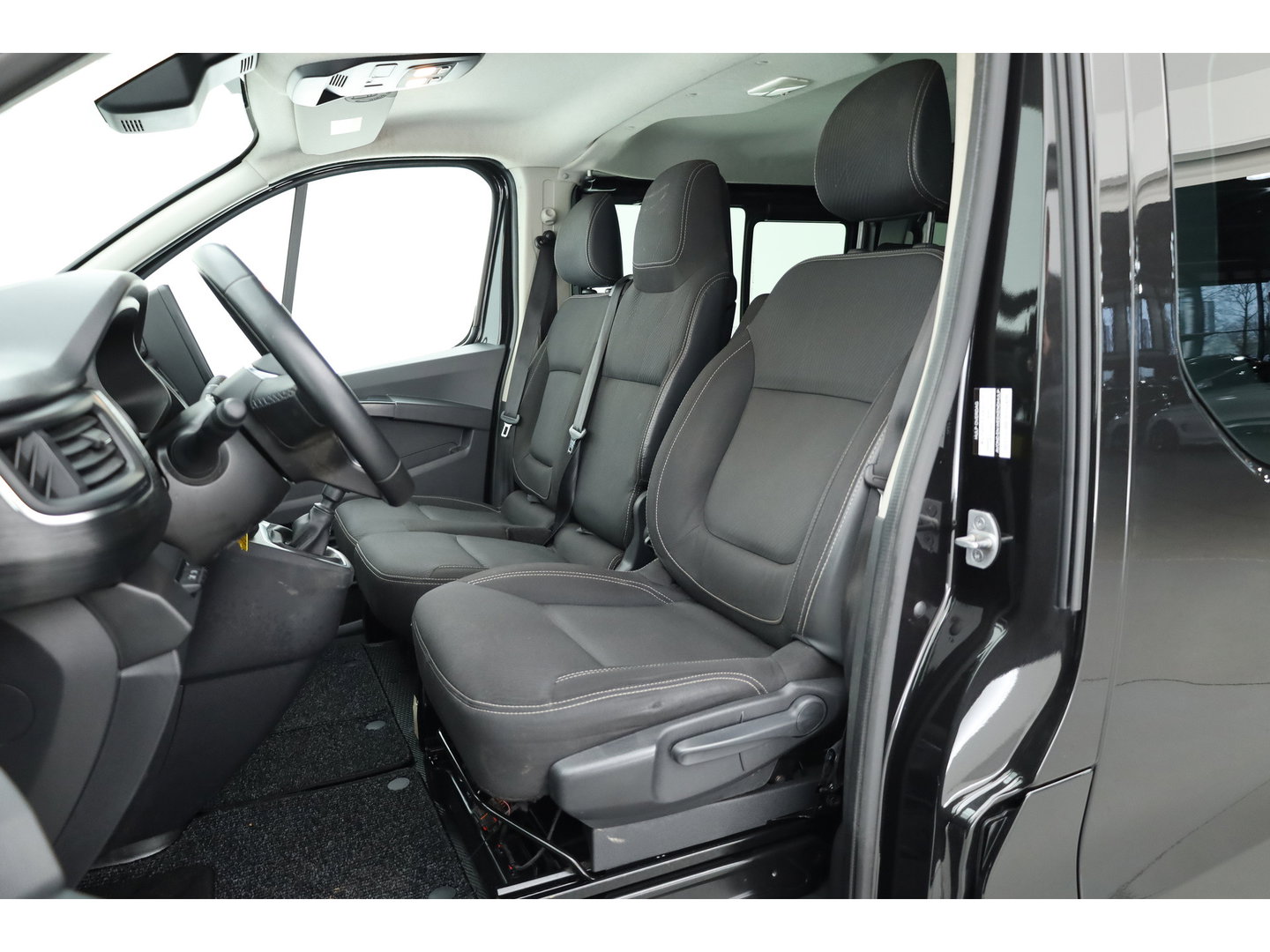 Nissan Primastar 2.0 dCi L2H1 N-Connecta | Dubb. Cabine | 6 pers. | Navi | Camera | Trekhaak | Cruise