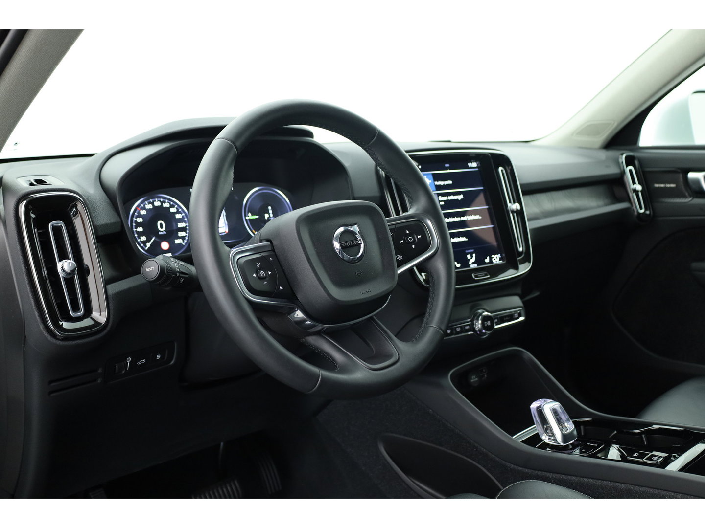 Volvo XC40 1.5 T5 Recharge Plus Bright SOH 93,9% | Pilot Assist | All Season | Leer | Apple CarPlay & Android Auto | Harman Kardon | Stoel-Stuurverw.