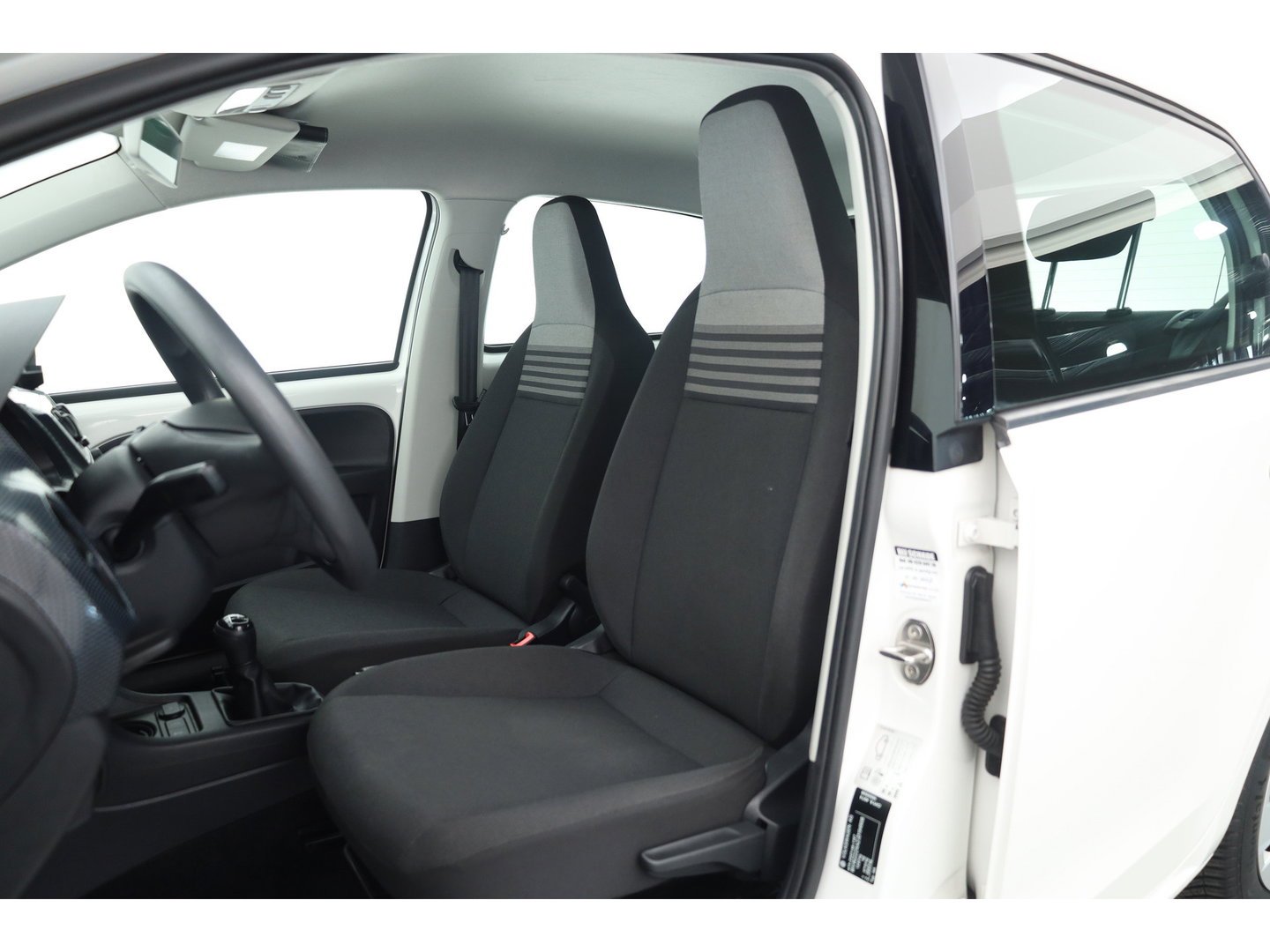Volkswagen up! 1.0 BMT move up! |Rijklaar !| Airco | All Seasons | Bluetooth | Licht-/ Regensensor |