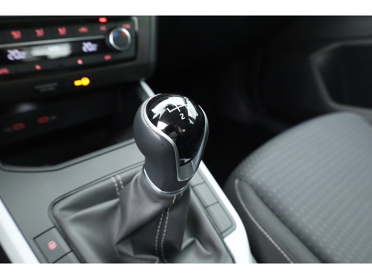 SEAT Arona 1.0 TSI | Navi | Adapt. Cruise | Apple CarPlay | Clima | LED | PDC A