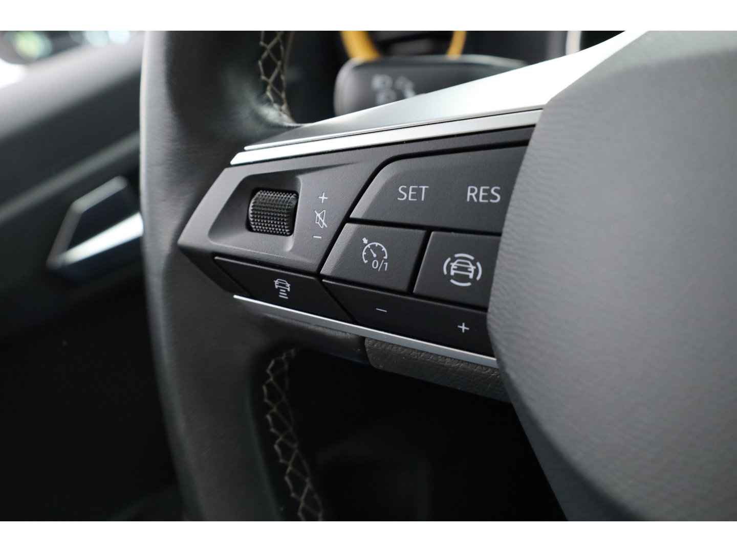 SEAT Arona 1.0 TSI | Navi | Adapt. Cruise | Apple CarPlay | Clima | LED | PDC A