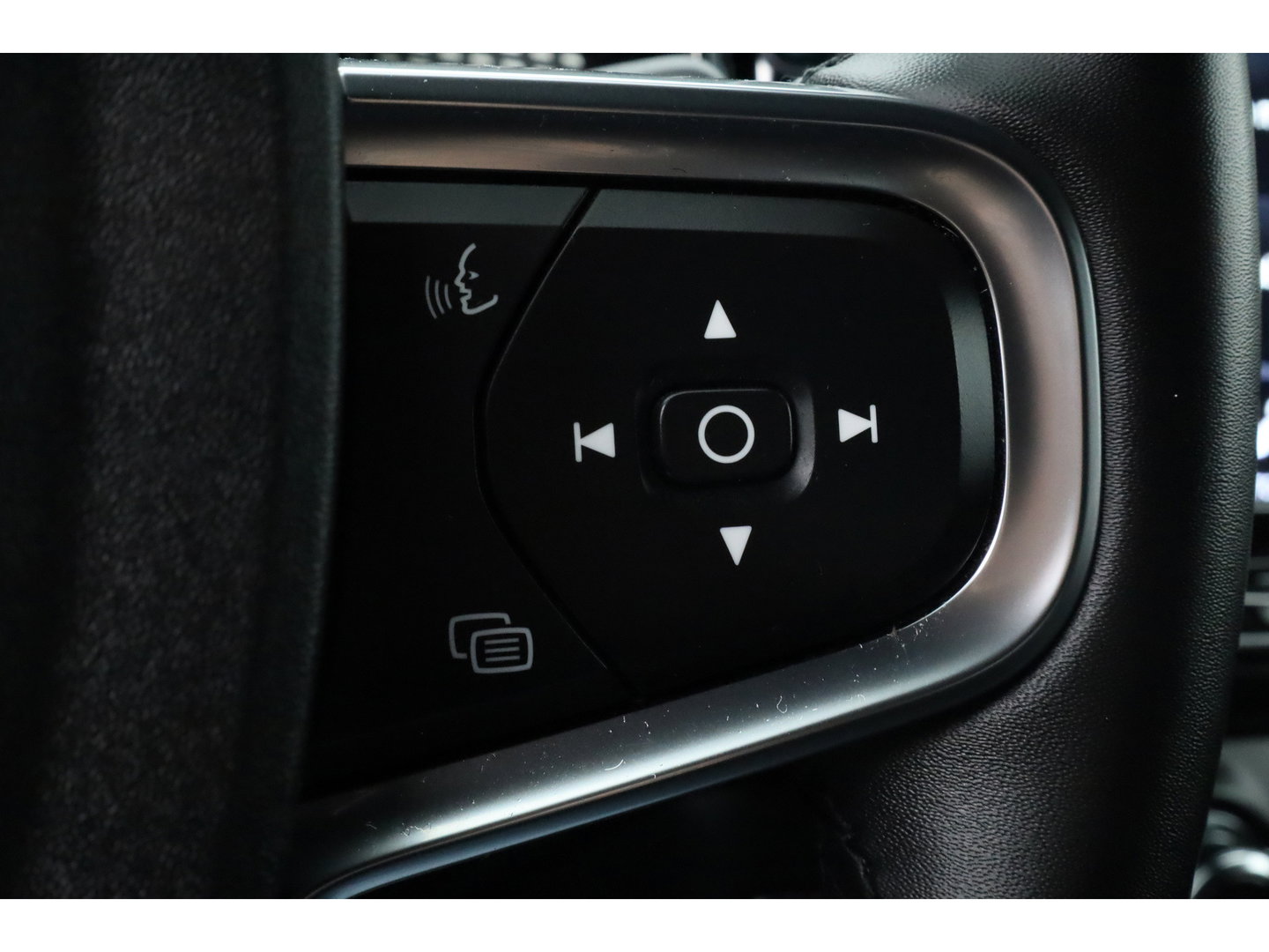 Volvo XC40 1.5 T4 Recharge R design | Adapt. Cruise | Navi | Stoel-Stuurverw. | Camera | CarPlay