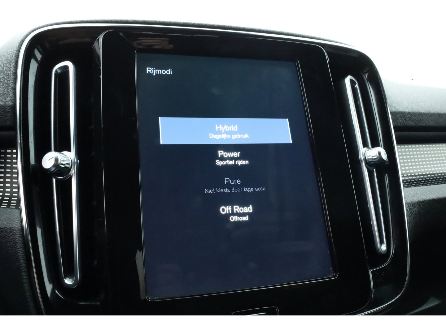 Volvo XC40 1.5 T4 Recharge R design | Adapt. Cruise | Navi | Stoel-Stuurverw. | Camera | CarPlay