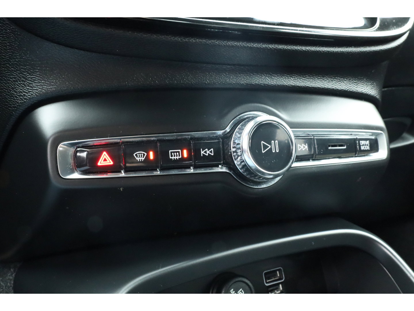 Volvo XC40 1.5 T4 Recharge R design | Adapt. Cruise | Navi | Stoel-Stuurverw. | Camera | CarPlay