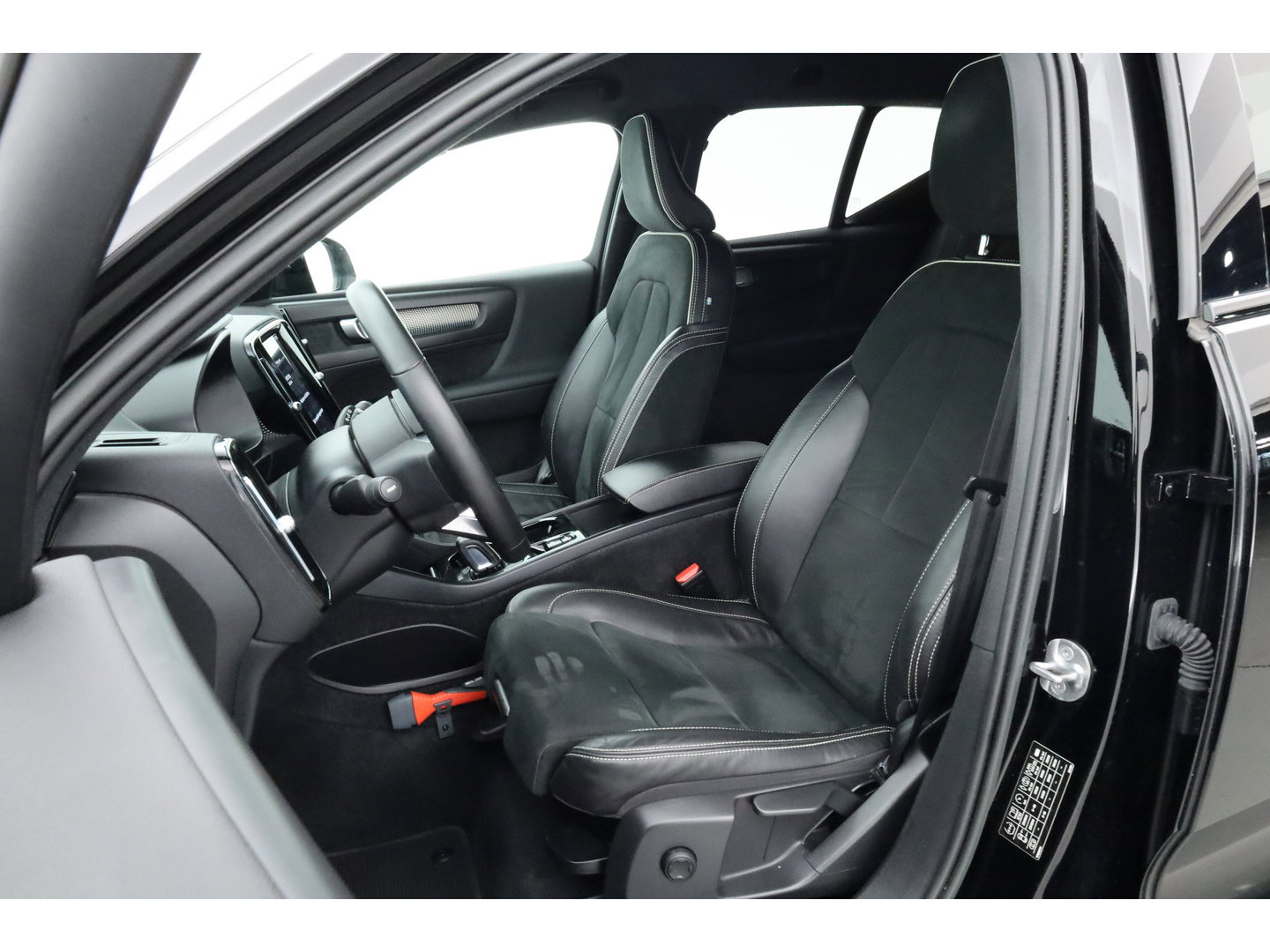 Volvo XC40 1.5 T4 Recharge R design | Adapt. Cruise | Navi | Stoel-Stuurverw. | Camera | CarPlay