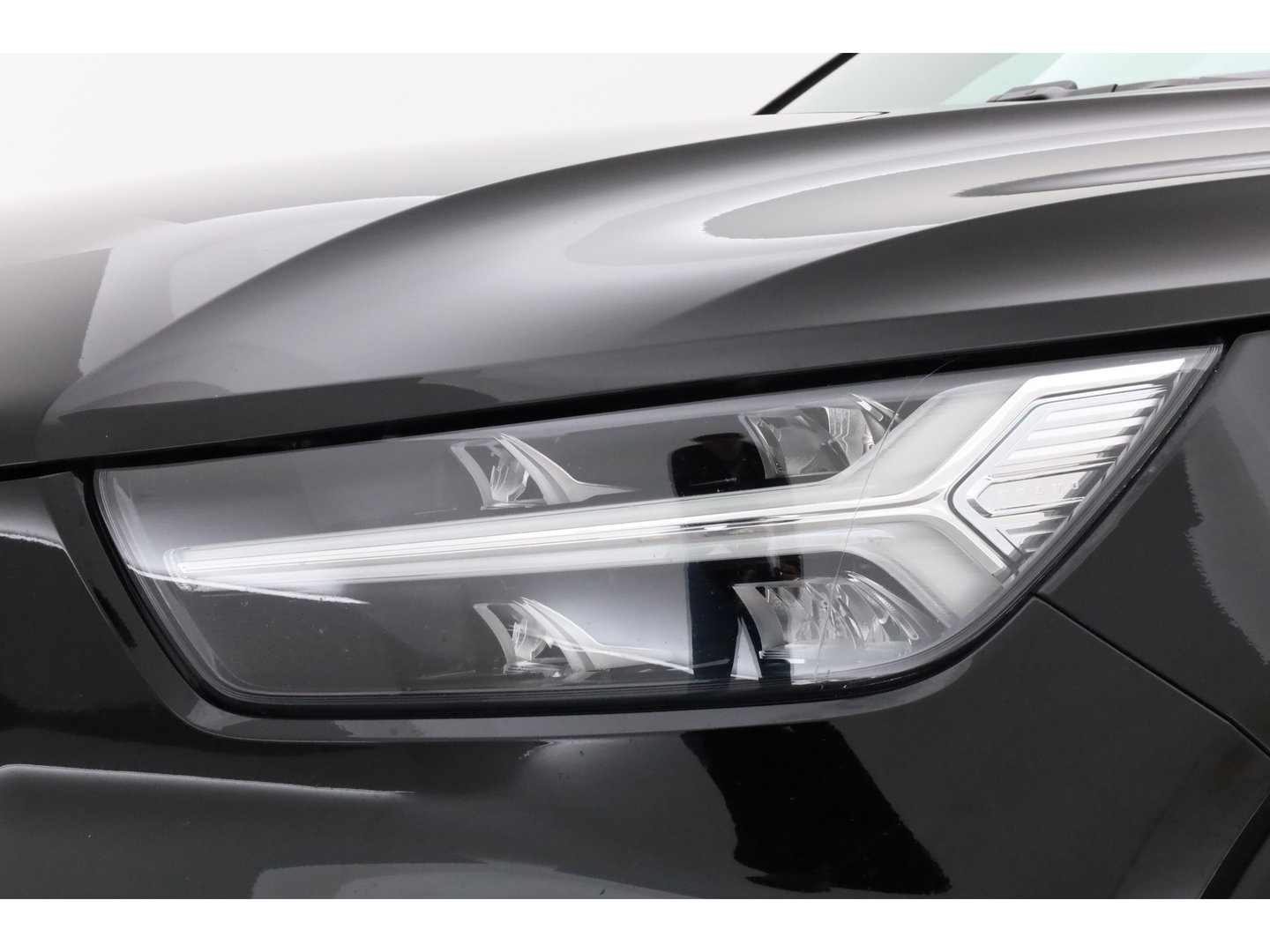 Volvo XC40 1.5 T4 Recharge R design | Adapt. Cruise | Navi | Stoel-Stuurverw. | Camera | CarPlay