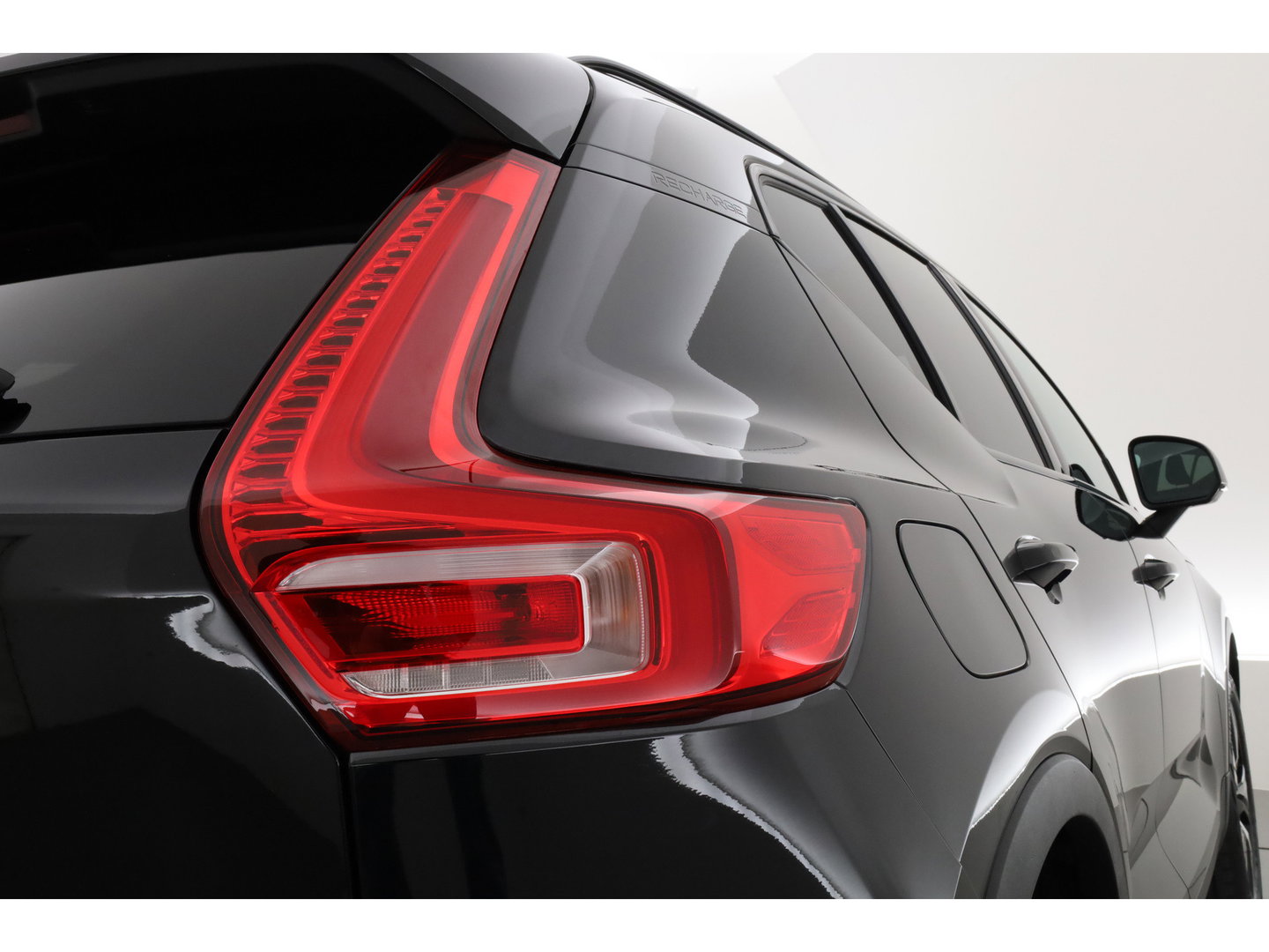 Volvo XC40 1.5 T4 Recharge R design | Adapt. Cruise | Navi | Stoel-Stuurverw. | Camera | CarPlay