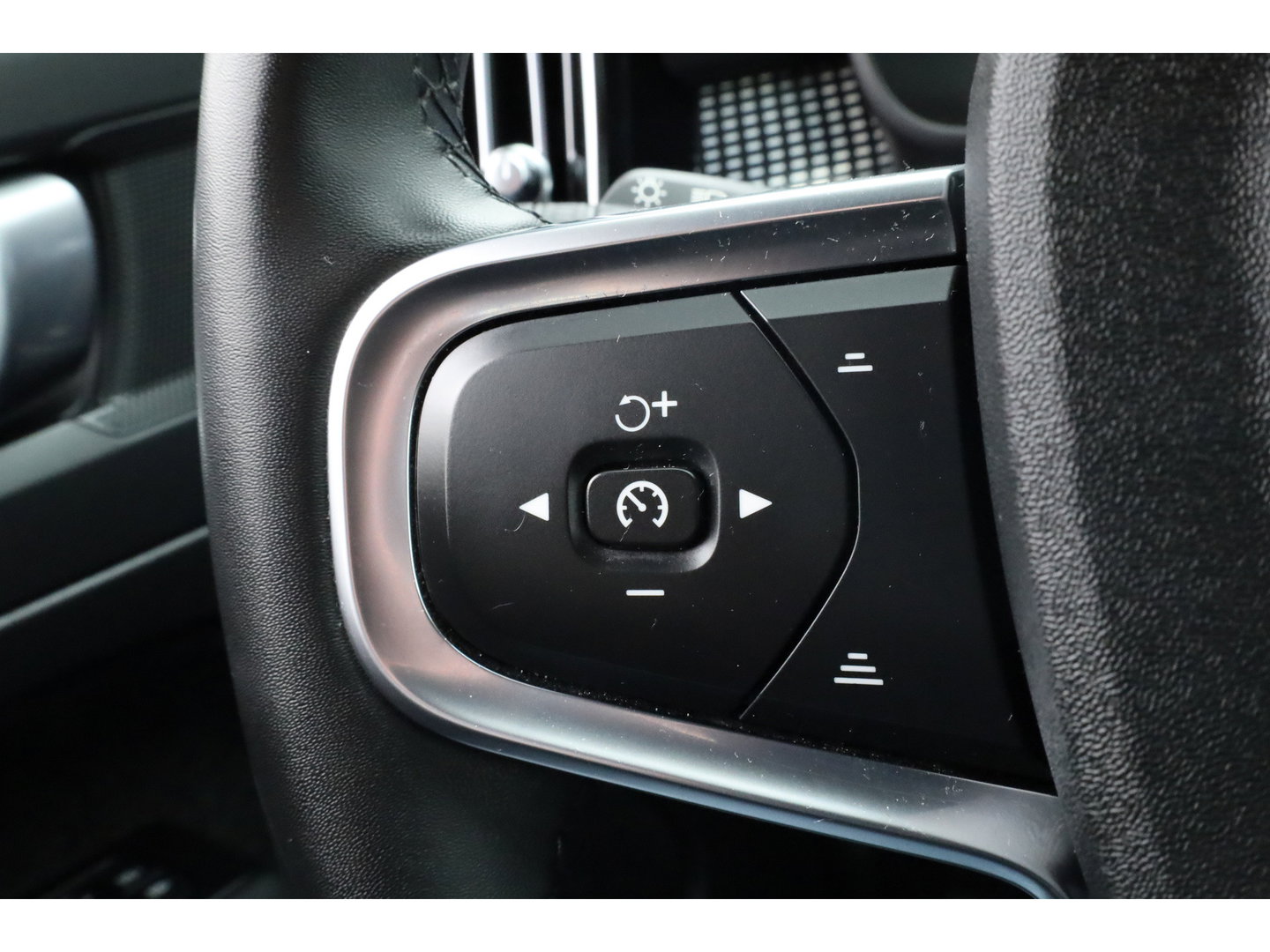 Volvo XC40 1.5 T4 Recharge R design | Adapt. Cruise | Navi | Stoel-Stuurverw. | Camera | CarPlay