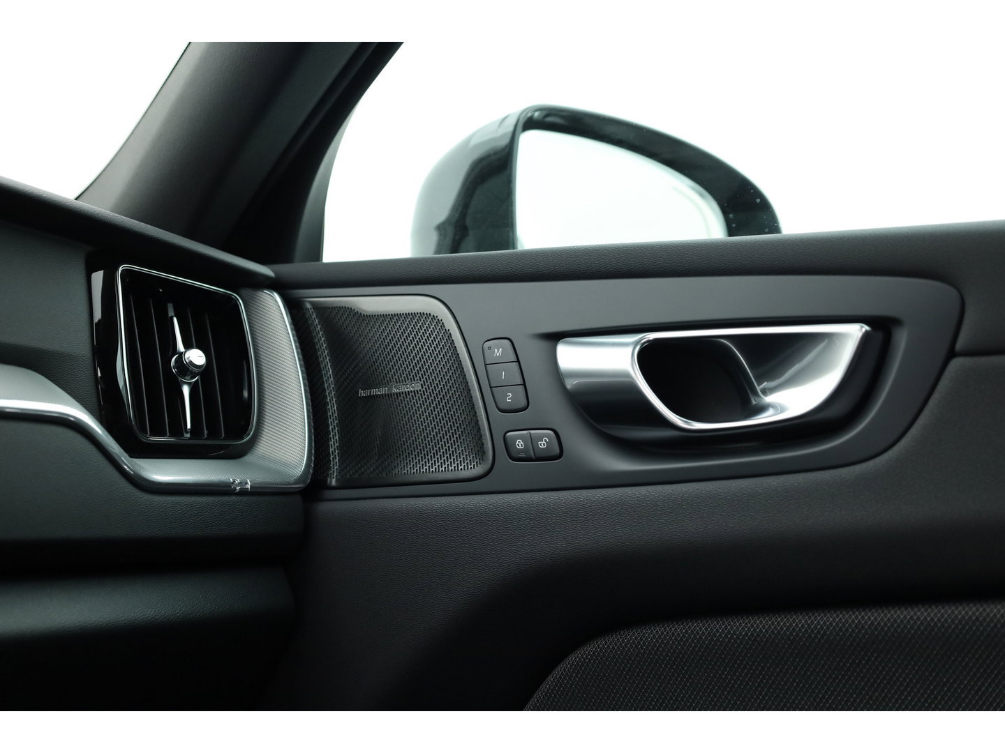 Volvo XC60 2.0 T6 Plug-in hybrid AWD Plus Black Edition | Pano | 21” | Memory Seats | Harman Kardon | Pilot Assist | 360 cam