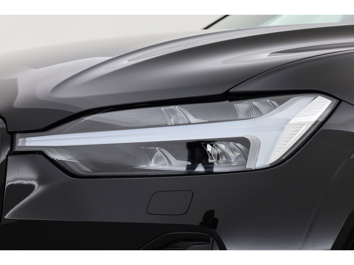 Volvo XC60 2.0 T6 Plug-in hybrid AWD Plus Black Edition | Pano | 21” | Memory Seats | Harman Kardon | Pilot Assist | 360 cam