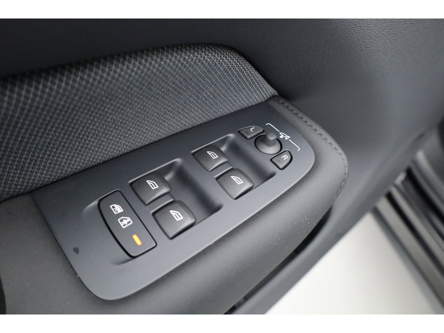 Volvo XC60 2.0 T6 Plug-in hybrid AWD Plus Black Edition | Pano | 21” | Memory Seats | Harman Kardon | Pilot Assist | 360 cam