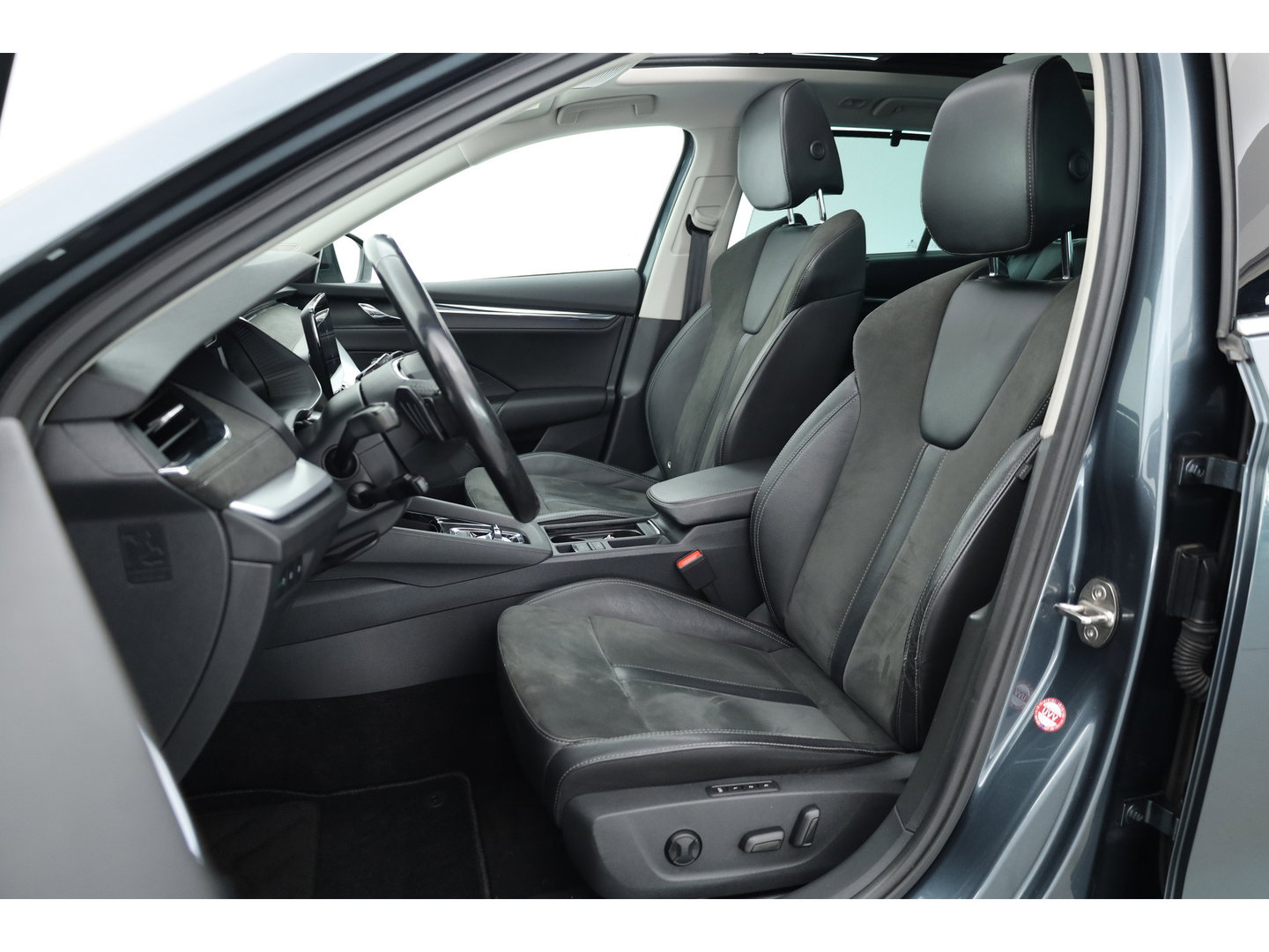 Škoda Octavia Combi 1.4 TSI iV PHEV Business Edition Plus | SOH 91% | Pano | HUD | Stoel- Stuurverw. | Memory Seats | Camera | Adapt. Cruise