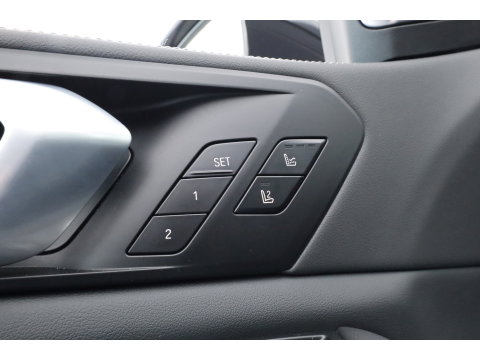 BMW X5 xDrive50e M Sport Frozen pure Grey | Skylounge | Soft Close | Achterasbesturing | 360cam | B&W Audio | 22'' | Stoelvent. | Carbon | Luchtvering