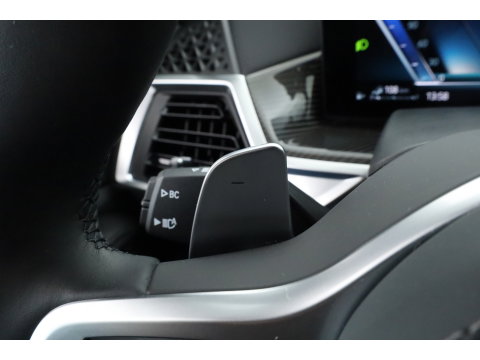 BMW X5 xDrive50e M Sport Frozen pure Grey | Skylounge | Soft Close | Achterasbesturing | 360cam | B&W Audio | 22'' | Stoelvent. | Carbon | Luchtvering