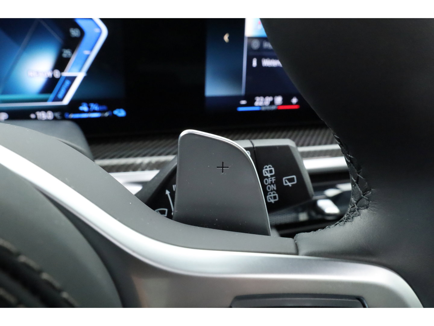 BMW X5 xDrive50e M Sport Frozen pure Grey | Skylounge | Soft Close | Achterasbesturing | 360cam | B&W Audio | 22'' | Stoelvent. | Carbon | Luchtvering