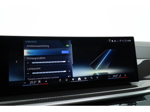 BMW X5 xDrive50e M Sport Frozen pure Grey | Skylounge | Soft Close | Achterasbesturing | 360cam | B&W Audio | 22'' | Stoelvent. | Carbon | Luchtvering