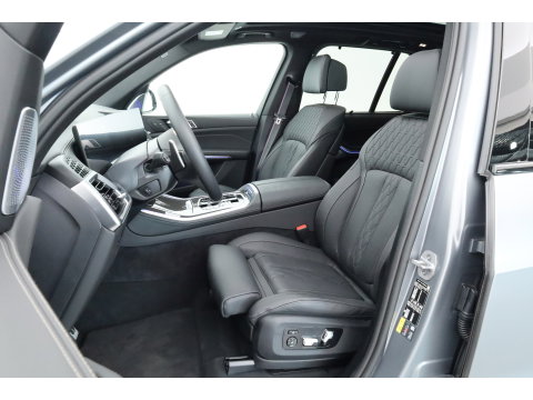 BMW X5 xDrive50e M Sport Frozen pure Grey | Skylounge | Soft Close | Achterasbesturing | 360cam | B&W Audio | 22'' | Stoelvent. | Carbon | Luchtvering