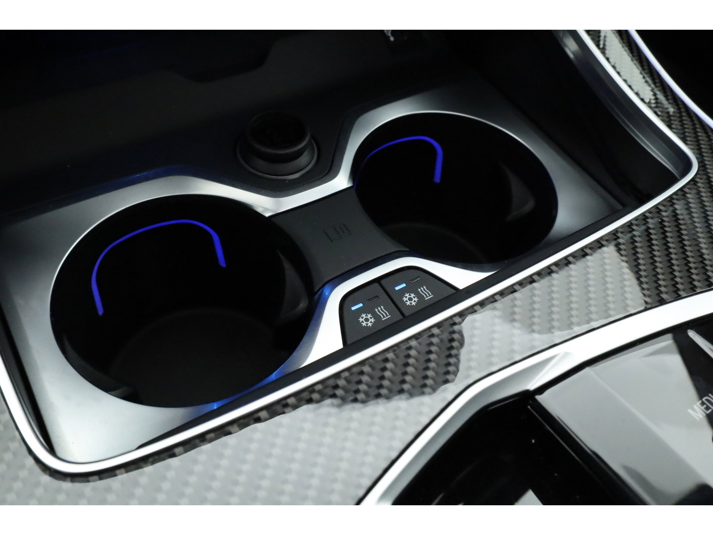 BMW X5 xDrive50e M Sport Frozen pure Grey | Skylounge | Soft Close | Achterasbesturing | 360cam | B&W Audio | 22'' | Stoelvent. | Carbon | Luchtvering