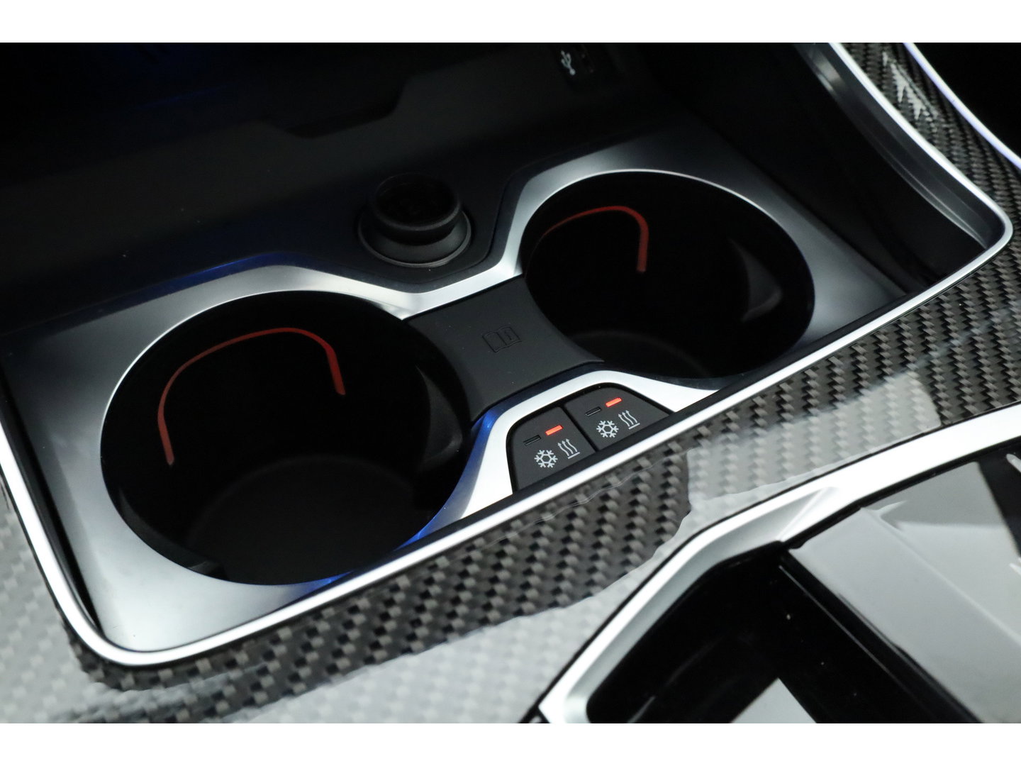 BMW X5 xDrive50e M Sport Frozen pure Grey | Skylounge | Soft Close | Achterasbesturing | 360cam | B&W Audio | 22'' | Stoelvent. | Carbon | Luchtvering