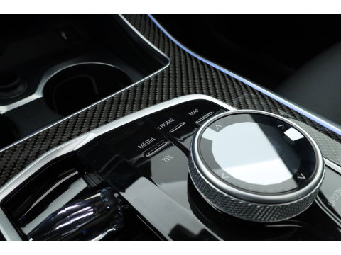 BMW X5 xDrive50e M Sport Frozen pure Grey | Skylounge | Soft Close | Achterasbesturing | 360cam | B&W Audio | 22'' | Stoelvent. | Carbon | Luchtvering