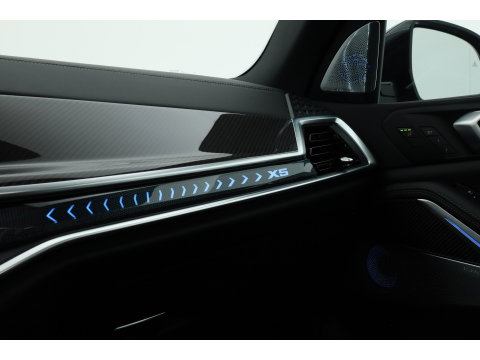 BMW X5 xDrive50e M Sport Frozen pure Grey | Skylounge | Soft Close | Achterasbesturing | 360cam | B&W Audio | 22'' | Stoelvent. | Carbon | Luchtvering