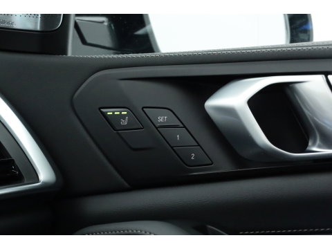 BMW X5 xDrive50e M Sport Frozen pure Grey | Skylounge | Soft Close | Achterasbesturing | 360cam | B&W Audio | 22'' | Stoelvent. | Carbon | Luchtvering