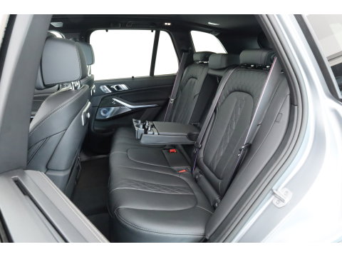 BMW X5 xDrive50e M Sport Frozen pure Grey | Skylounge | Soft Close | Achterasbesturing | 360cam | B&W Audio | 22'' | Stoelvent. | Carbon | Luchtvering