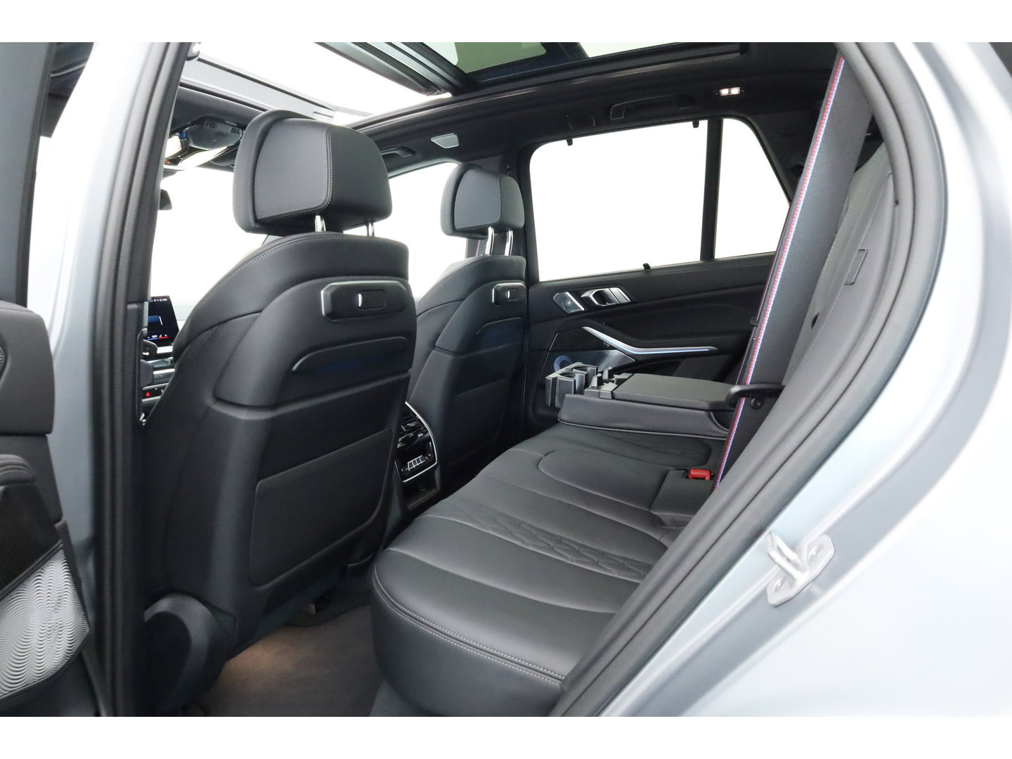 BMW X5 xDrive50e M Sport Frozen pure Grey | Skylounge | Soft Close | Achterasbesturing | 360cam | B&W Audio | 22'' | Stoelvent. | Carbon | Luchtvering