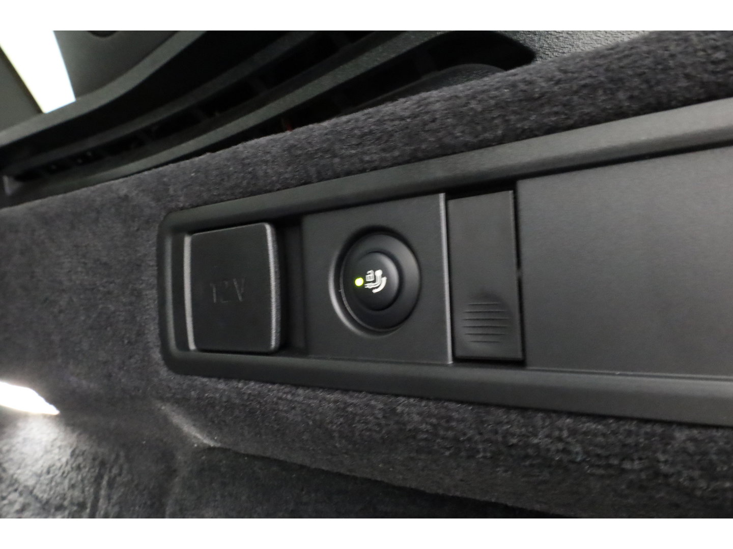 BMW X5 xDrive50e M Sport Frozen pure Grey | Skylounge | Soft Close | Achterasbesturing | 360cam | B&W Audio | 22'' | Stoelvent. | Carbon | Luchtvering
