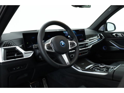 BMW X5 xDrive50e M Sport Frozen pure Grey | Skylounge | Soft Close | Achterasbesturing | 360cam | B&W Audio | 22'' | Stoelvent. | Carbon | Luchtvering