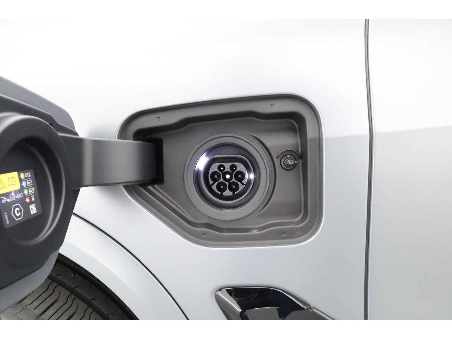 BMW X5 xDrive50e M Sport Frozen pure Grey | Skylounge | Soft Close | Achterasbesturing | 360cam | B&W Audio | 22'' | Stoelvent. | Carbon | Luchtvering