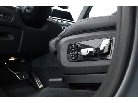BMW X5 xDrive50e M Sport Frozen pure Grey | Skylounge | Soft Close | Achterasbesturing | 360cam | B&W Audio | 22'' | Stoelvent. | Carbon | Luchtvering