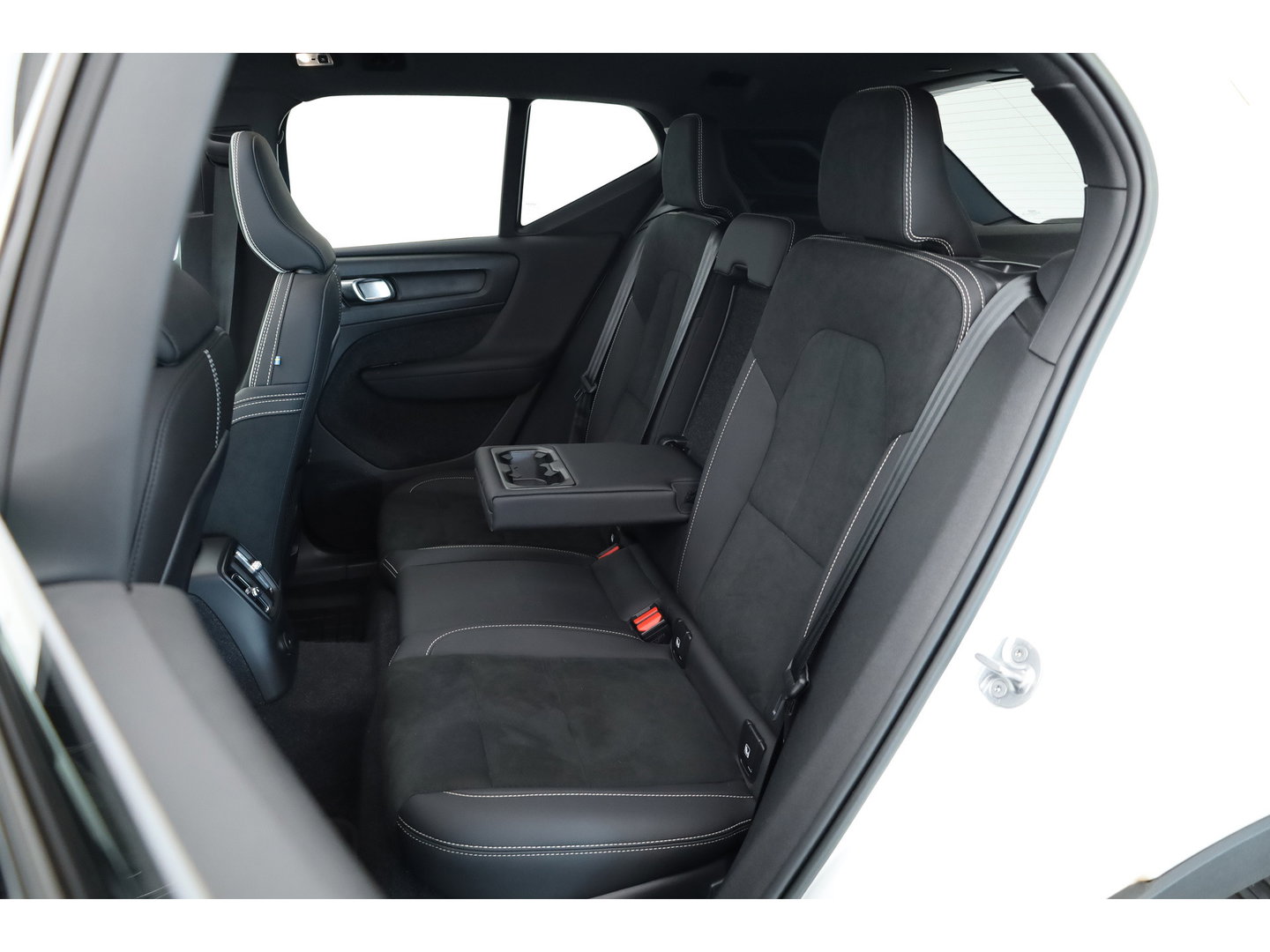 Volvo XC40 1.5 T5 Plug-in hybrid Ultimate Dark | SOH 91.1% | Pano | Harman Kardon | Adapt. Cruise | 360cam | Keyless | Stoel- Stuurverw
