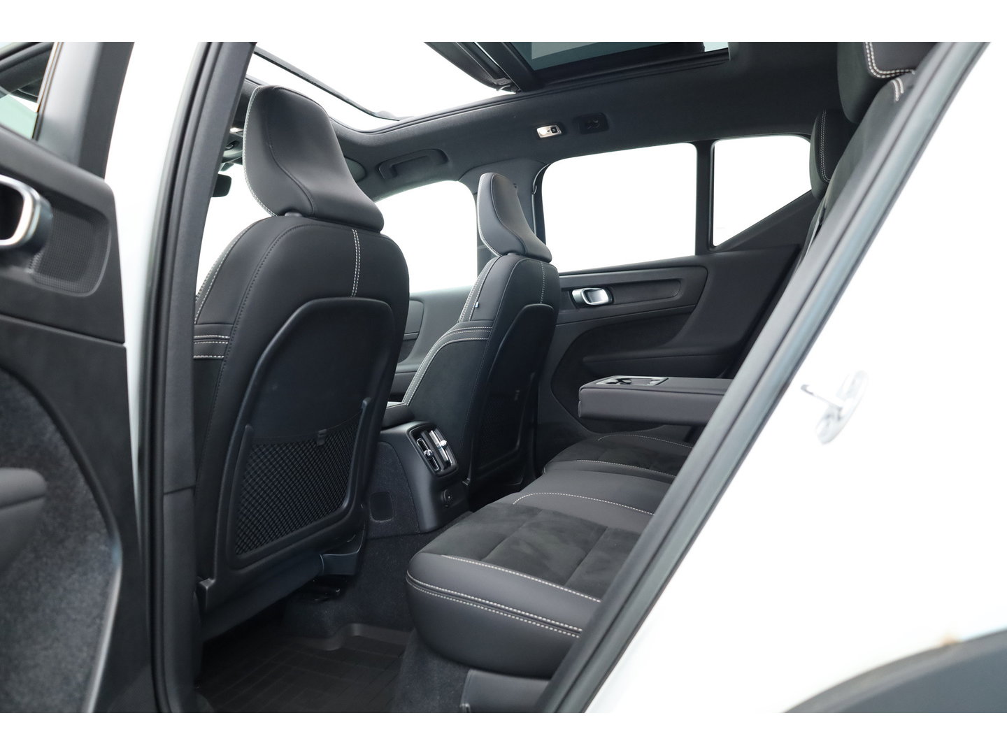 Volvo XC40 1.5 T5 Plug-in hybrid Ultimate Dark | SOH 91.1% | Pano | Harman Kardon | Adapt. Cruise | 360cam | Keyless | Stoel- Stuurverw