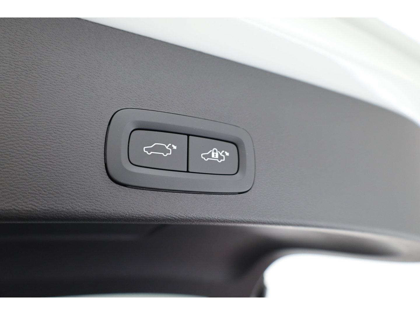 Volvo XC40 1.5 T5 Plug-in hybrid Ultimate Dark | SOH 91.1% | Pano | Harman Kardon | Adapt. Cruise | 360cam | Keyless | Stoel- Stuurverw