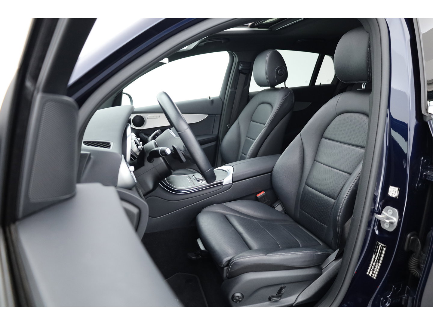 Mercedes-Benz GLC Coupé 300e 4MATIC Business Solution Luxury | SOH 86.2% | Adapt. Cruise | Apple CarPlay & Android Auto | Pano | Trekhaak | Dodehoek | Stoelverw.
