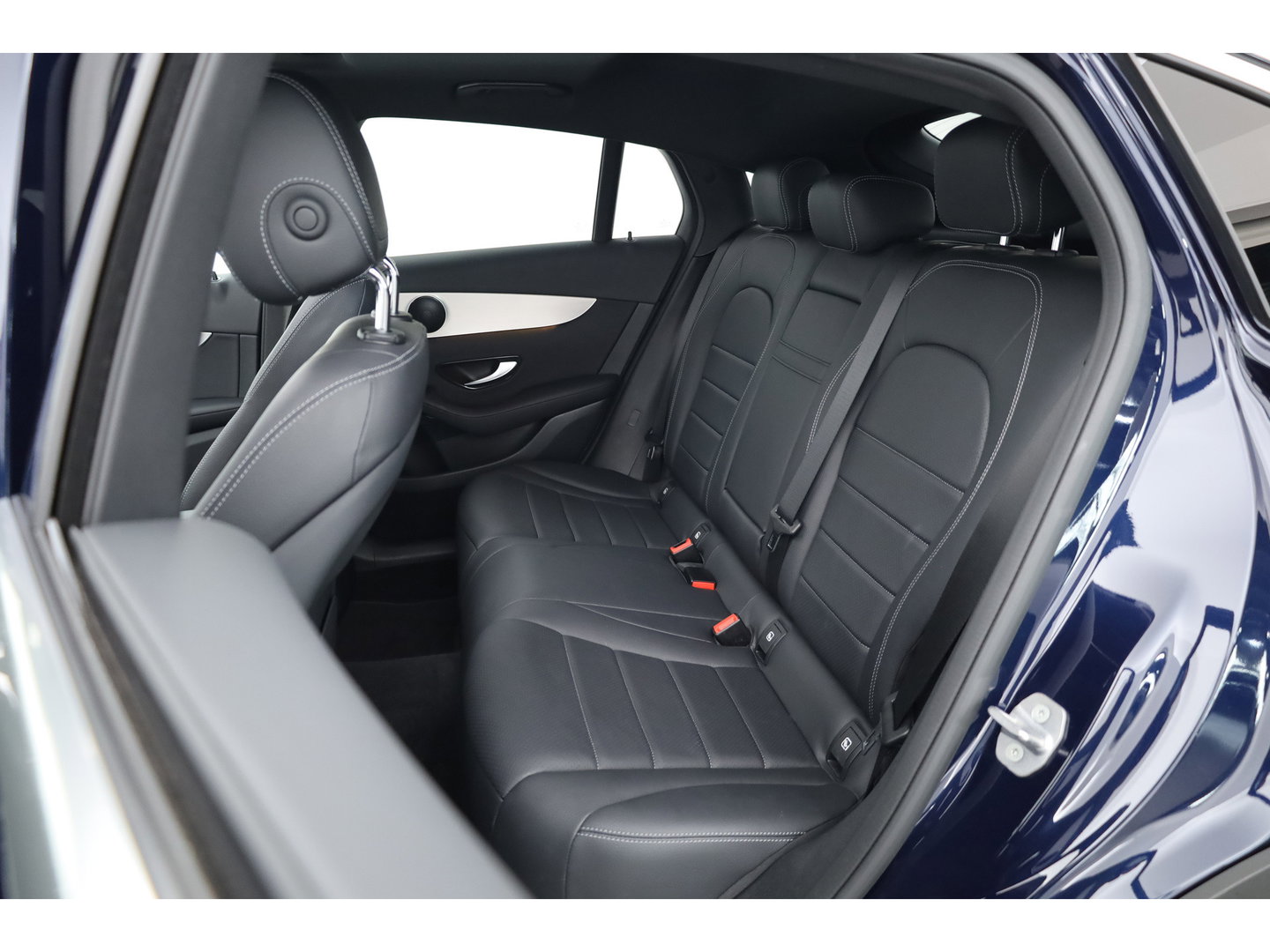 Mercedes-Benz GLC Coupé 300e 4MATIC Business Solution Luxury | SOH 86.2% | Adapt. Cruise | Apple CarPlay & Android Auto | Pano | Trekhaak | Dodehoek | Stoelverw.