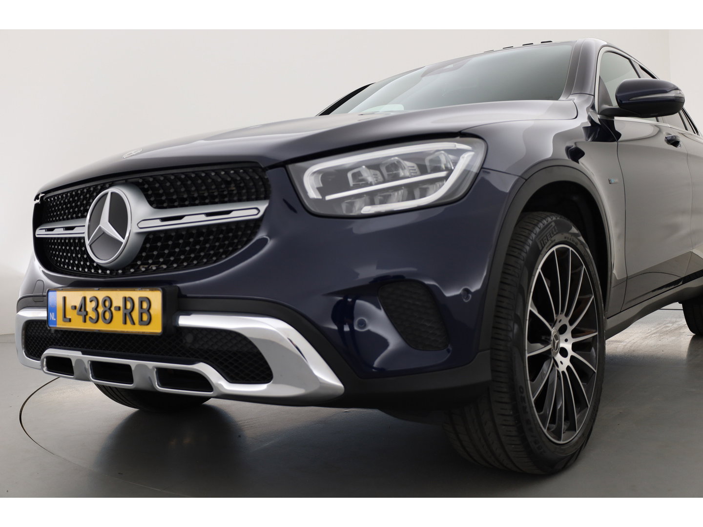 Mercedes-Benz GLC Coupé 300e 4MATIC Business Solution Luxury | SOH 86.2% | Adapt. Cruise | Apple CarPlay & Android Auto | Pano | Trekhaak | Dodehoek | Stoelverw.