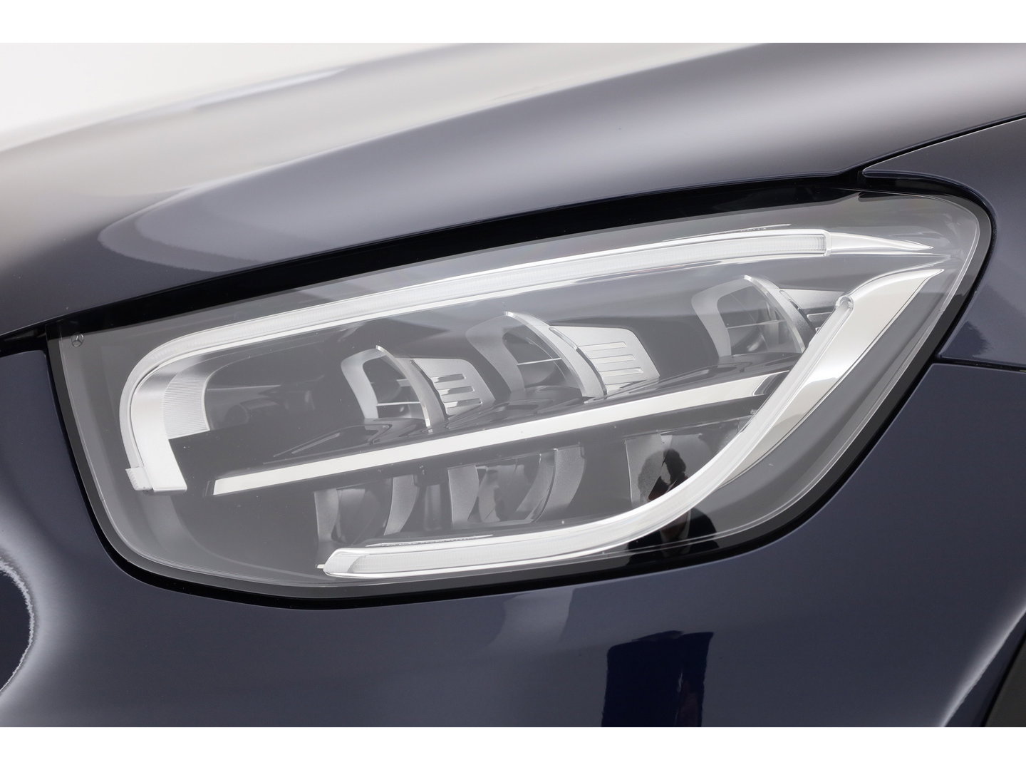 Mercedes-Benz GLC Coupé 300e 4MATIC Business Solution Luxury | SOH 86.2% | Adapt. Cruise | Apple CarPlay & Android Auto | Pano | Trekhaak | Dodehoek | Stoelverw.