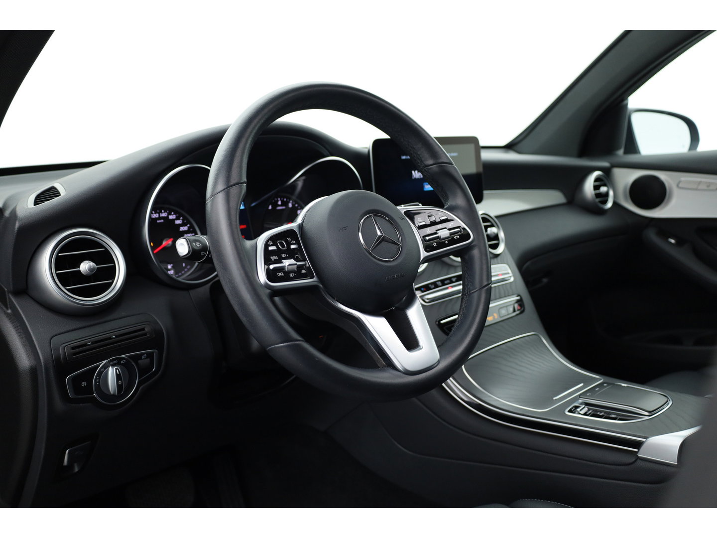 Mercedes-Benz GLC Coupé 300e 4MATIC Business Solution Luxury | SOH 86.2% | Adapt. Cruise | Apple CarPlay & Android Auto | Pano | Trekhaak | Dodehoek | Stoelverw.