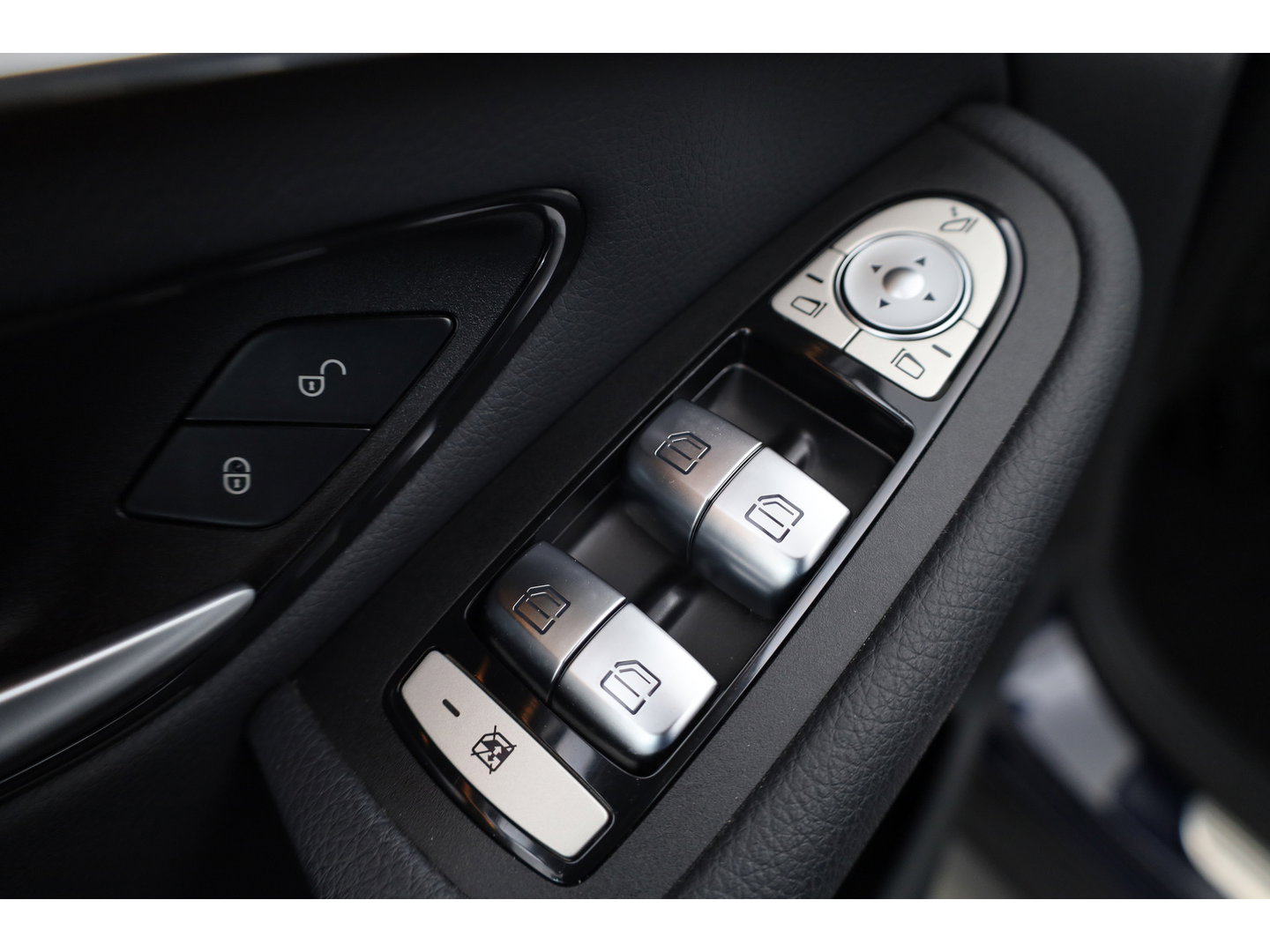Mercedes-Benz GLC Coupé 300e 4MATIC Business Solution Luxury | SOH 86.2% | Adapt. Cruise | Apple CarPlay & Android Auto | Pano | Trekhaak | Dodehoek | Stoelverw.