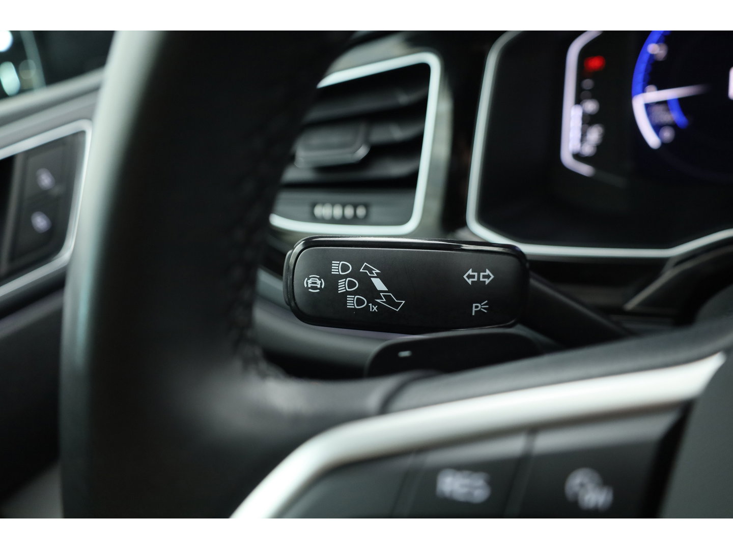 Volkswagen Polo 1.0 TSI R-Line Edition | Dig. Cockpit |  Adapt. Cruise | Keyless | Camera | Apple CarPlay & Android Auto | PDC V+A