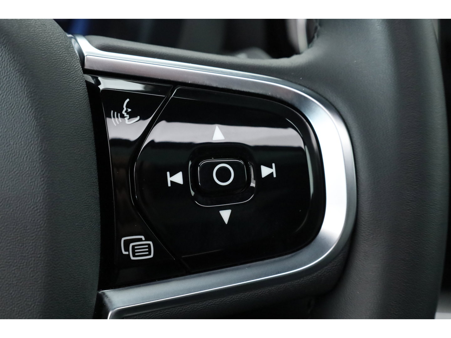 Volvo XC60 2.0 T8 Plug-in hybrid AWD Plus Black Edition | SOH 99.1% | Pano | Memory Seats | H&K Audio | 360cam | Pilot Assist | 4x Stoelverw. | Bliss | Google Info.