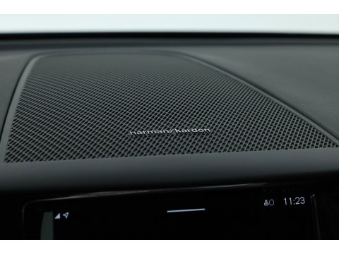 Volvo XC60 2.0 T8 Plug-in hybrid AWD Plus Black Edition | SOH 99.1% | Pano | Memory Seats | H&K Audio | 360cam | Pilot Assist | 4x Stoelverw. | Bliss | Google Info.